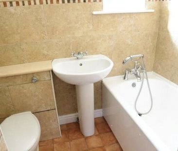 3 bedroom House in Maple Gardens, Reading - Photo 5