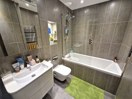 2 Bed Flat, Holman Road, SW11 - Photo 5