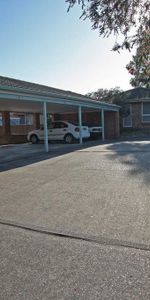 Refurbished private two bedroom villa with courtyard - Photo 3