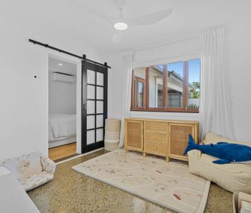 Ultimate Beach Side living in the heart of Palm Beach - Photo 5