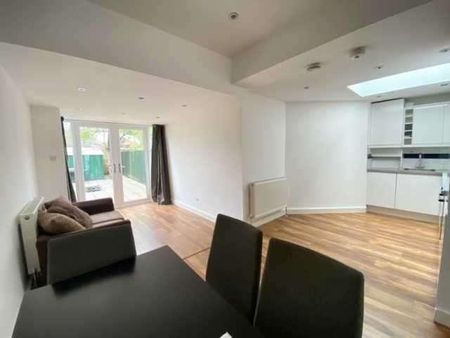 St Andrews Road, Acton, W3 - Photo 2