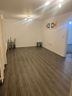 2 Bed Flat, Amersham Road, RG4 - Photo 1