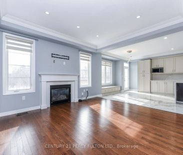 1040 Foxtail Crescent #Main & 2nd - Photo 2