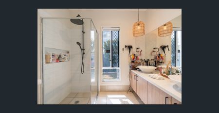 Resort Style Family home - Photo 3