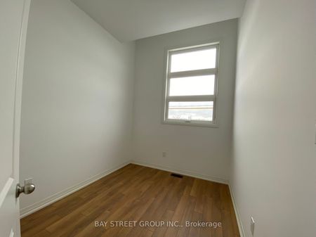 Townhouse For Lease | N8077076 - Photo 2