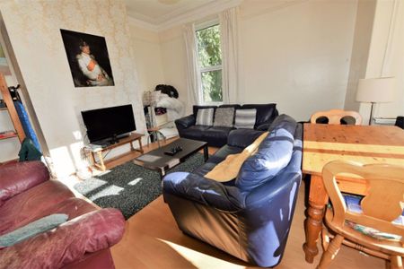 7 bedroom House in & 2 Knowle Road, Leeds - Photo 5