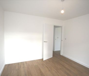 3 bedroom flat to rent - Photo 5
