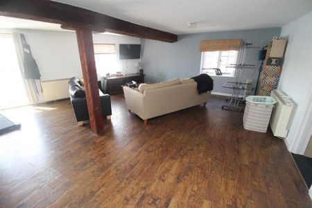 3 bedroom flat to rent - Photo 3