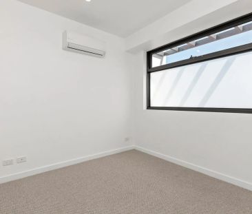 Beachside lifestyle With LIFT Access - Photo 2