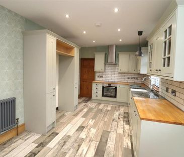 2 bedroom semi-detached house to rent - Photo 2