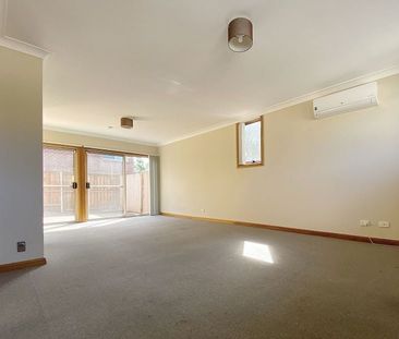 Spacious two bedroom townhouse - Photo 4