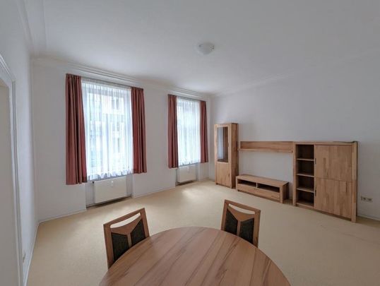 +++ ...UND DEN SCHLOSSPARK ALS "NACHBARN" +++ Topsanierte 4-Zi-Wohnung in wunderschöner Lage - Foto 1