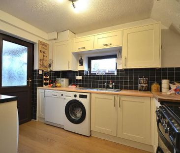 3 bedroom semi-detached house to rent - Photo 5