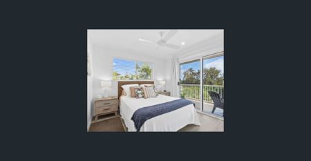 Stylish Beachside Living With Roof Top Balcony - Photo 4