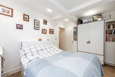 2 bedroom flat in Kentish Town - Photo 5