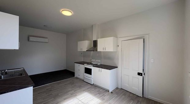 Freshly renovated - 3 bedroom home! - Photo 1