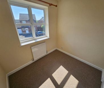 4 bedroom semi-detached house to rent - Photo 5