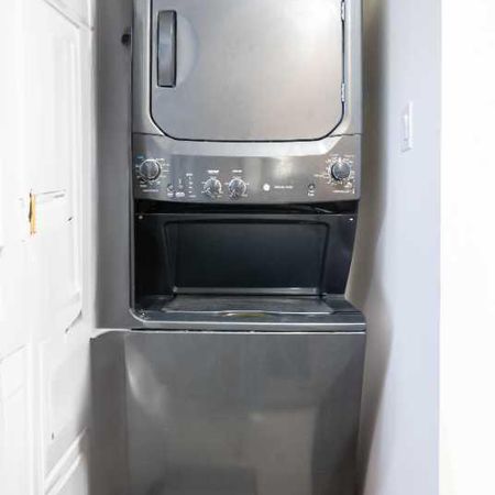 Absolutely beautiful, renovated 3.5 - Photo 4