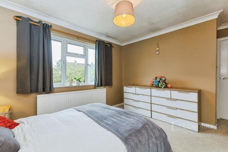 3 bedroom semi-detached house to rent - Photo 5