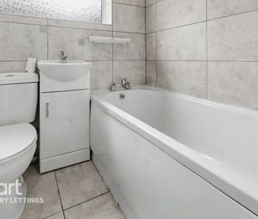 4 bedroom terraced house to rent - Photo 5