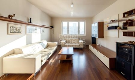 Priestranný 4i byt 84m2, s lodžiou a nepriechodnými izbami - Photo 5