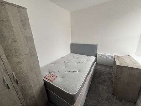 3 bedroom flat to rent - Photo 3