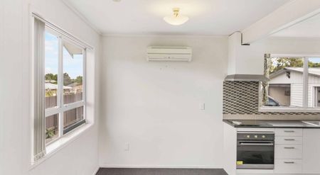 Three bedroom home in Manurewa! - Photo 4