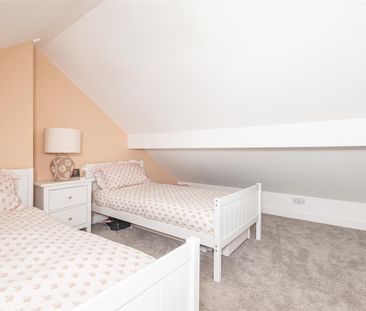 4 bed terraced house to rent in Lindwell Grove, Greetland, Halifax - Photo 4