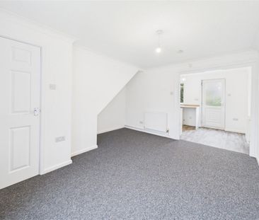 2 bedroom Town house to rent - Photo 3