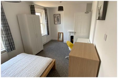 4 bedroom semi-detached house to rent - Photo 5