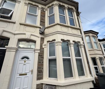 A Newly modernised Three-Bedroom Terraced home - Photo 6