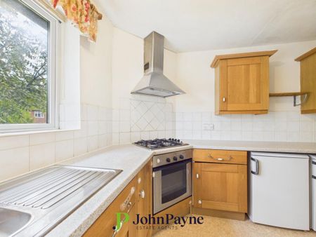 2 bedroom maisonette to rent - Photo 3