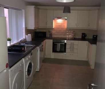 Room 7, 37 Magdela Street, Botanic, Belfast, BT7 1PV - Photo 4
