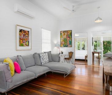 CHARGING TWO BEDROOM HOME IN PRIME INNER CITY LOCATION! - Photo 5