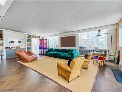 Battersea High Street, SW11 - Photo 1