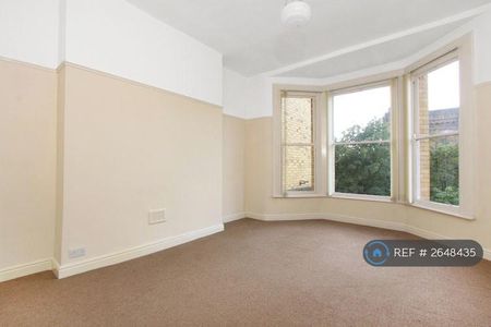 3 bedroom flat to rent - Photo 5