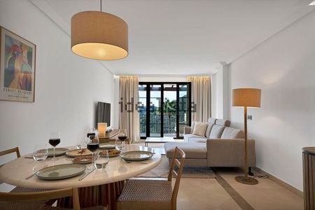 Alquiler de ático en Urbanizacion la finca s/n - Photo 5