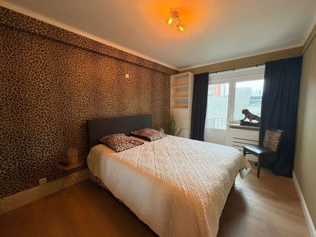 Luxueus appartement met zijdelings zeezicht op de Markt/het Wapenplein van Oostende. - Photo 4