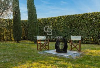 viale apua, Pietrasanta, Tuscany 55045