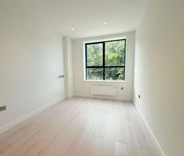 Camberley, Surrey, GU15 - Photo 2