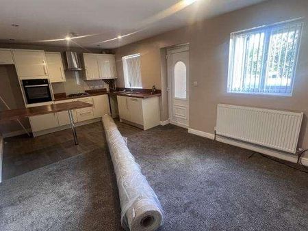 Fenby Avenue, Bradford, BD4 - Photo 3