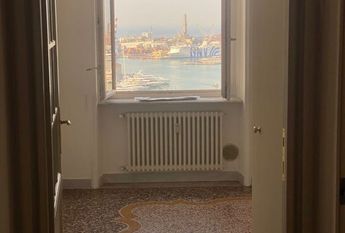 Via Gaetano Colombo, Genova, Liguria 16122