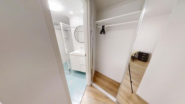 Chippendale - Photo 1