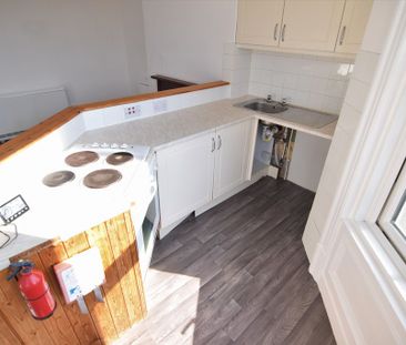 To Let 1 Bed Flat - Photo 1