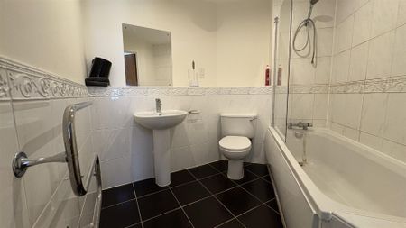 To Let - Photo 3