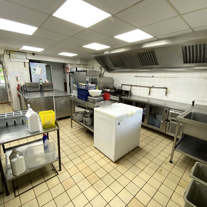 LET AGREED – £1,667 PCM, Large Fitted And Equipped A3 Licensed Restaurant and Takeaway with Garden in Whitchurch Road, Heath, Cardiff, CF14 3LX - Photo 1