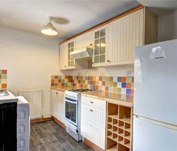 2 bedroom end of terrace house to rent - Photo 3