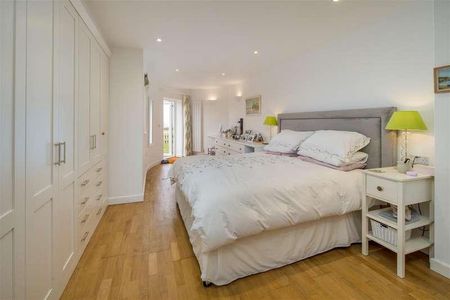 Totland Bay, Isle Of Wight, PO39 - Photo 3