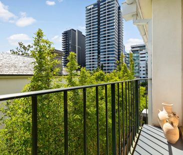 Bright & Private One-Bedroom Apartment in Prime South Yarra Location! - Photo 5