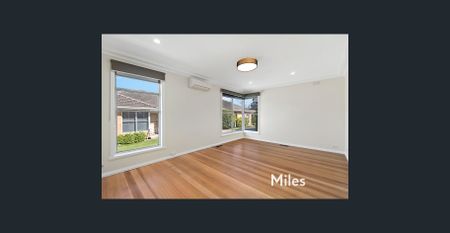 GEM IN THE HEART OF IVANHOE - Photo 3